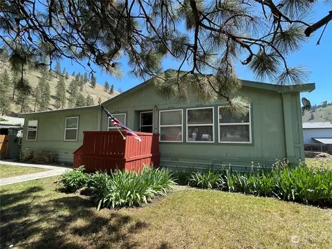 310 N B Ave, Conconully, WA 98819
