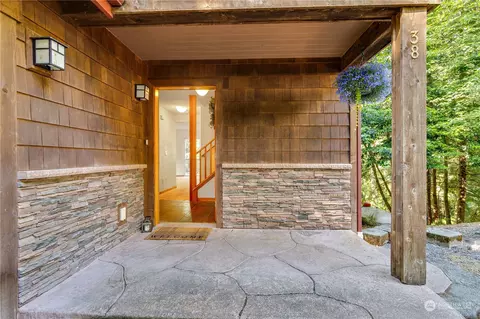 38 Louise View Dr, Bellingham, WA 98229