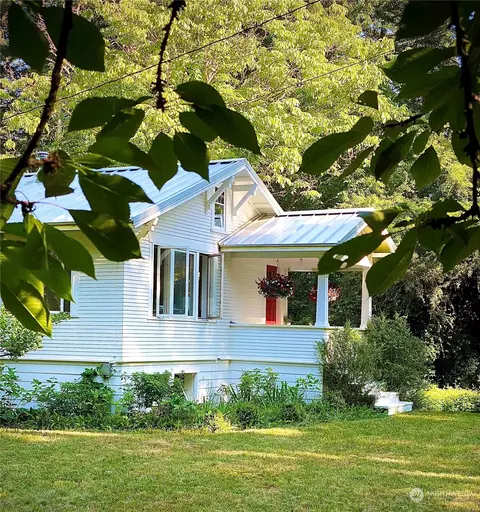 14310 Komedal Rd NE, Bainbridge Island, WA 98110