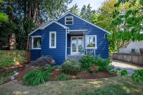 3008 NE 110th St, Seattle, WA 98125