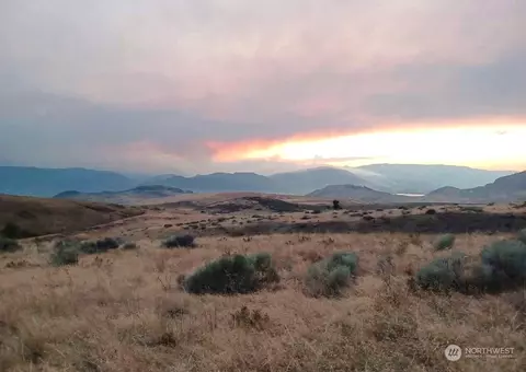 17 Sunset Ridge Rd, Oroville, WA 98844