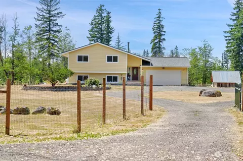 6895 SW Old Sw Clifton Rd, Port Orchard, WA 98367