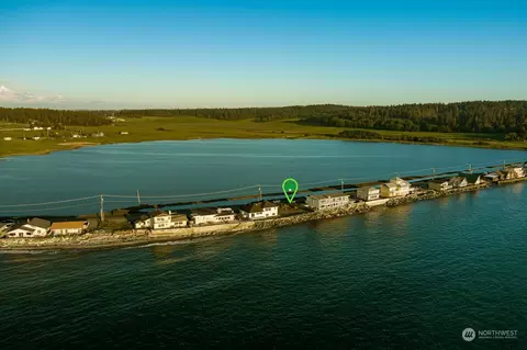 2581 W Beach Rd, Oak Harbor, WA 98277