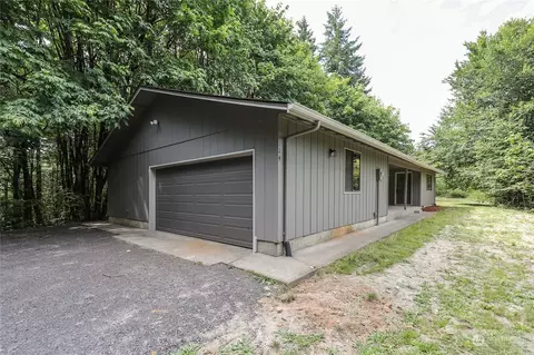 224 Tavaer Rd, Castle Rock, WA 98611