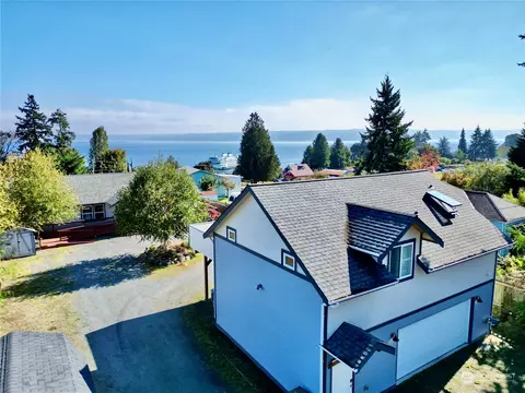 6453 Humphrey Rd, Clinton, WA 98236