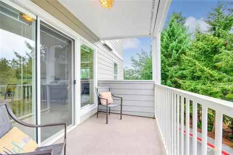 22535 SE Highland Cir #203, Issaquah, WA 98029