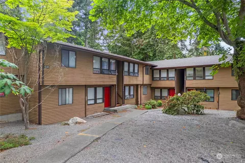1101 SW Harrier Cir #204, Oak Harbor, WA 98277