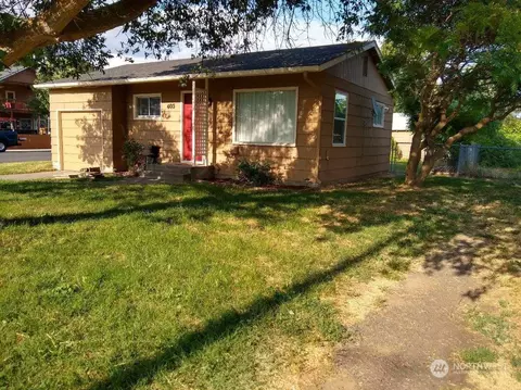 605 SElm St, College Place, WA 99324