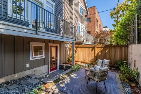 1126 A 10th Ave E, Seattle, WA 98102 photo 27