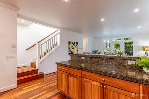 1126 A 10th Ave E, Seattle, WA 98102 photo 17