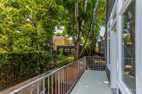 1126 A 10th Ave E, Seattle, WA 98102 photo 26