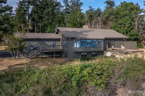 237 Scenic Ln, Eastsound, WA 98245