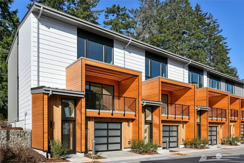722 Hanami Ln, Bainbridge Island, WA 98110