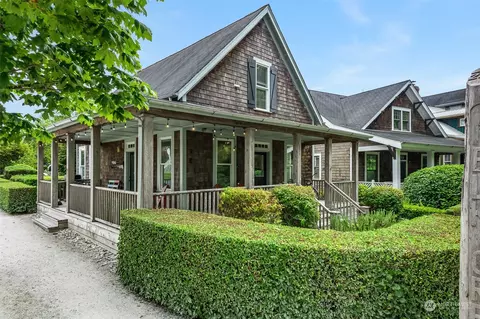 6 Primrose Ln, Pacific Beach, WA 98571