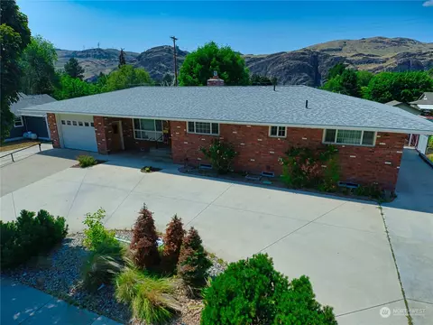 704 Central Dr, Coulee Dam, WA 99116