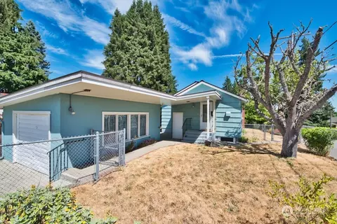 2906 19th St, Bremerton, WA 98312