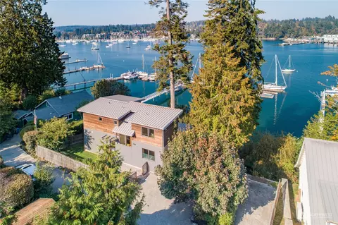 9996 Ewing St, Bainbridge Island, WA 98110