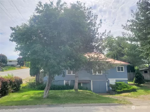 106 4th St E, Tonasket, WA 98855
