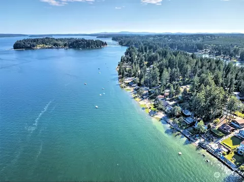 1051 E Treasure Island Dr, Allyn, WA 98524