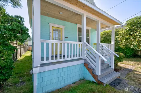415 Spruce St E, Ilwaco, WA 98624 photo 2