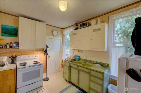 415 Spruce St E, Ilwaco, WA 98624 photo 10