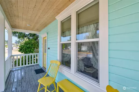 415 Spruce St E, Ilwaco, WA 98624 photo 3
