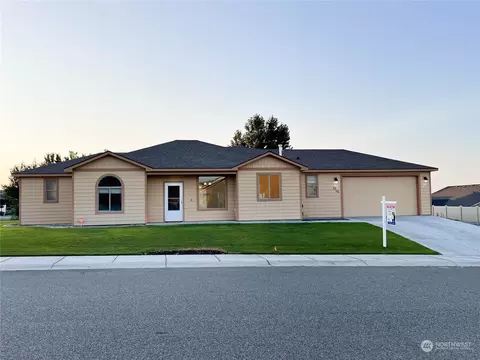 3305 Canterbury Ln, Pasco, WA 99301