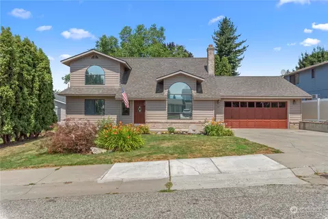 627 12th St NE, East Wenatchee, WA 98802