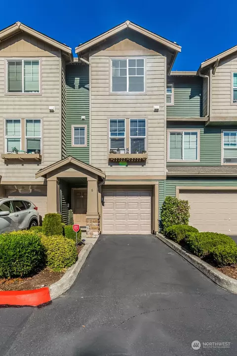 15325 SE 155th Pl #U6, Renton, WA 98058