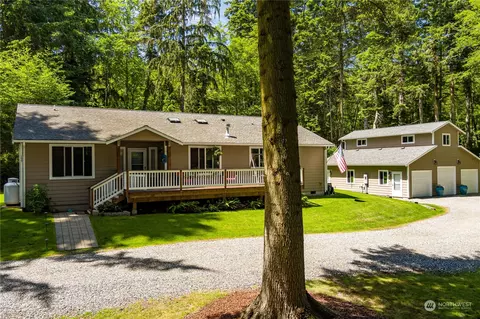 155 Lake Wood Pl, Oak Harbor, WA 98277