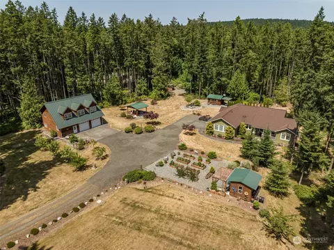 2020 Gardiner Beach Rd, Sequim, WA 98382