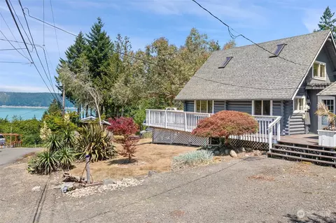 210 E Forest Ln, Belfair, WA 98528