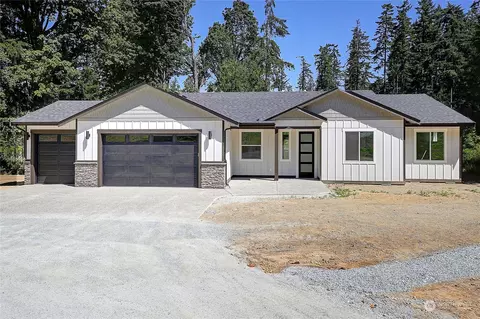 332 Rateau Dr, Camano Island, WA 98282