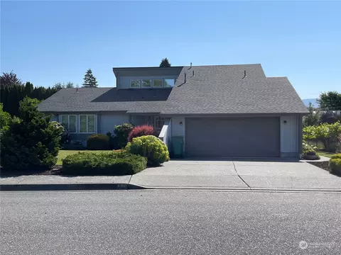 696 S Wade Pl, Burlington, WA 98233