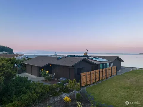 2166 Mariner Beach Dr, Oak Harbor, WA 98277