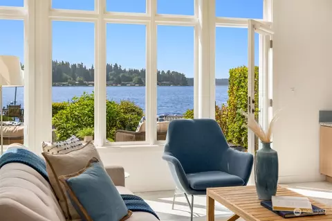 9039 NE Juanita Dr #101, Kirkland, WA 98034