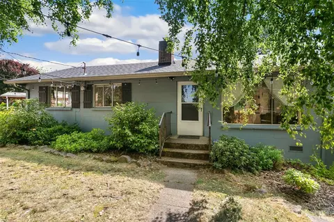674 Queen Ave NE, Renton, WA 98056
