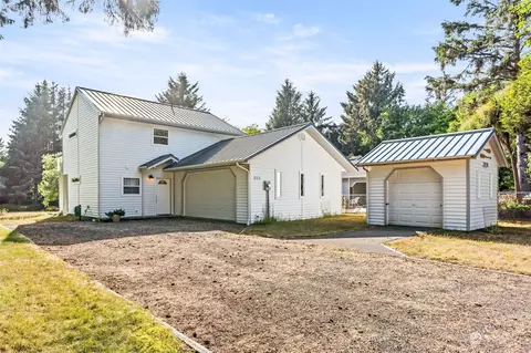 523 Quinault Ave SE, Ocean Shores, WA 98569