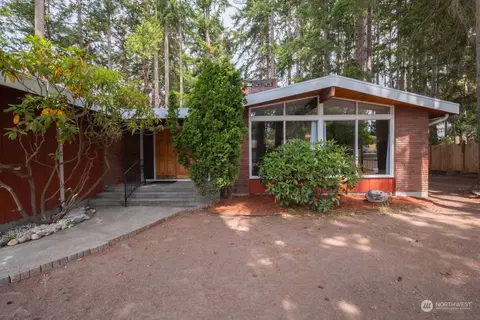 1740 NE 11th Ave, Oak Harbor, WA 98277