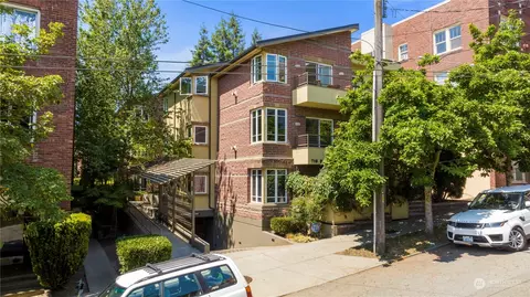 719 2nd Ave W #302, Seattle, WA 98119