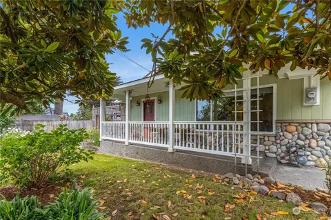 700 41st Pl, Anacortes, WA 98221