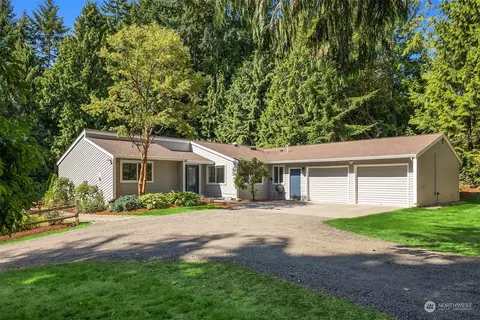 11471 Kallgren Rd NE, Bainbridge Island, WA 98110