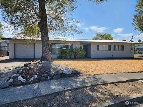9030 Mcconnell Dr, Moses Lake, WA 98837