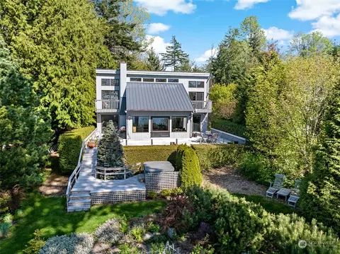 8581 Semiahmoo Dr, Blaine, WA 98230