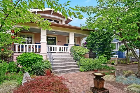 612 N 47th St, Seattle, WA 98103