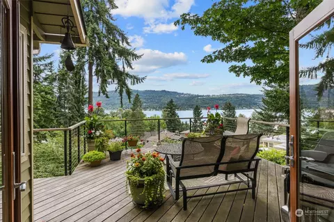 19901 SE 32nd St, Sammamish, WA 98075