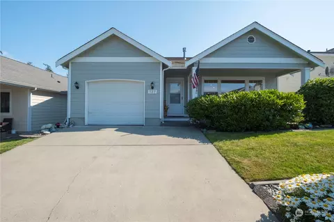 137 NW 13th Ct, Oak Harbor, WA 98277