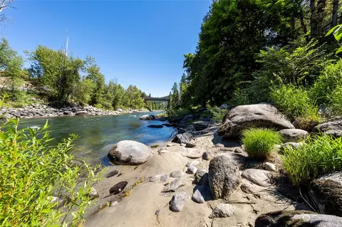 9894 E Leavenworth Rd, Leavenworth, WA 98826