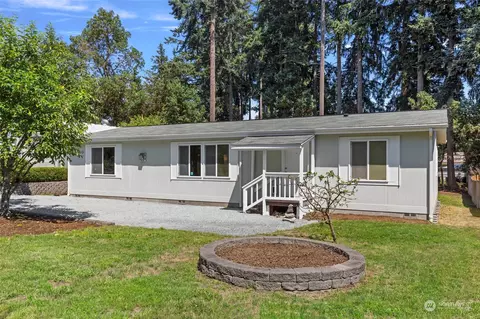 6461 Harding Ave, Clinton, WA 98236