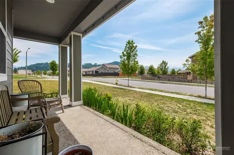 663 Petersen Dr E, Enumclaw, WA 98022